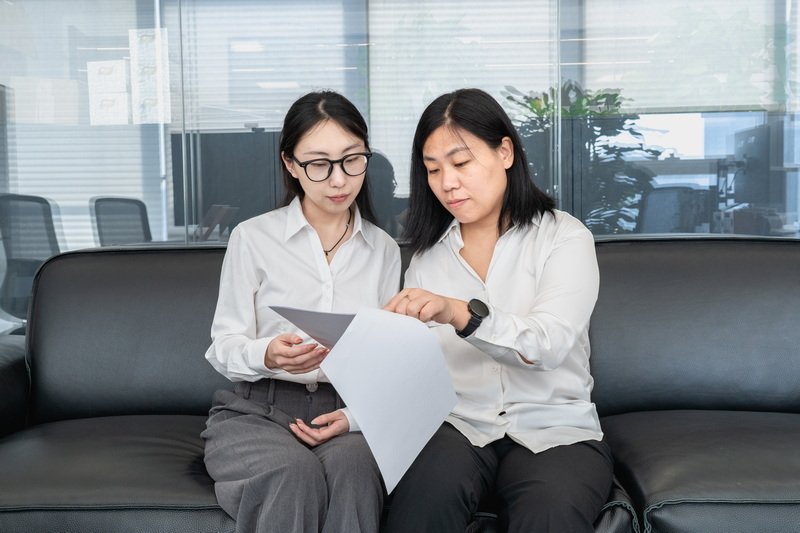 Landu Sales Discuss Business