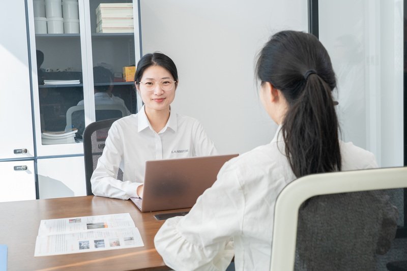 Landu Sales Women Meeting In The Meeting Room
