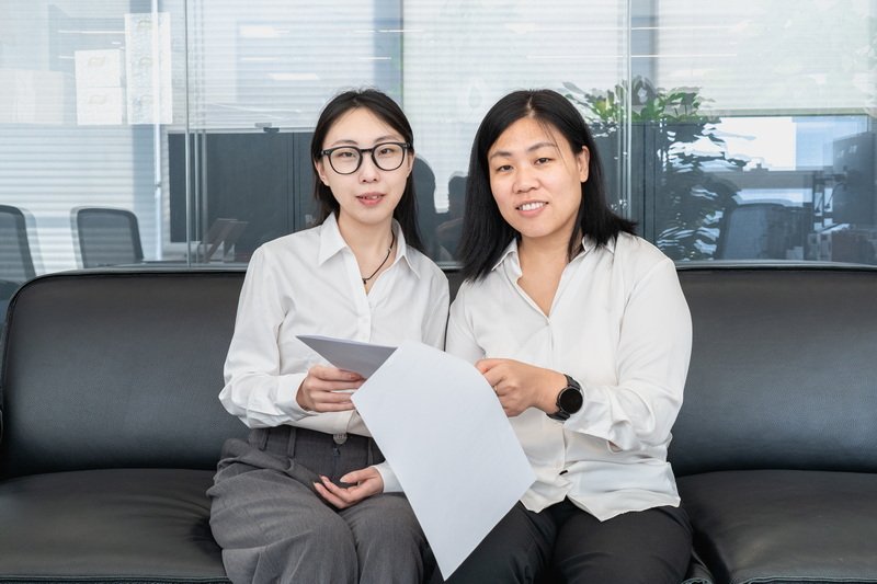 Landu Business Saleswomen Personnel