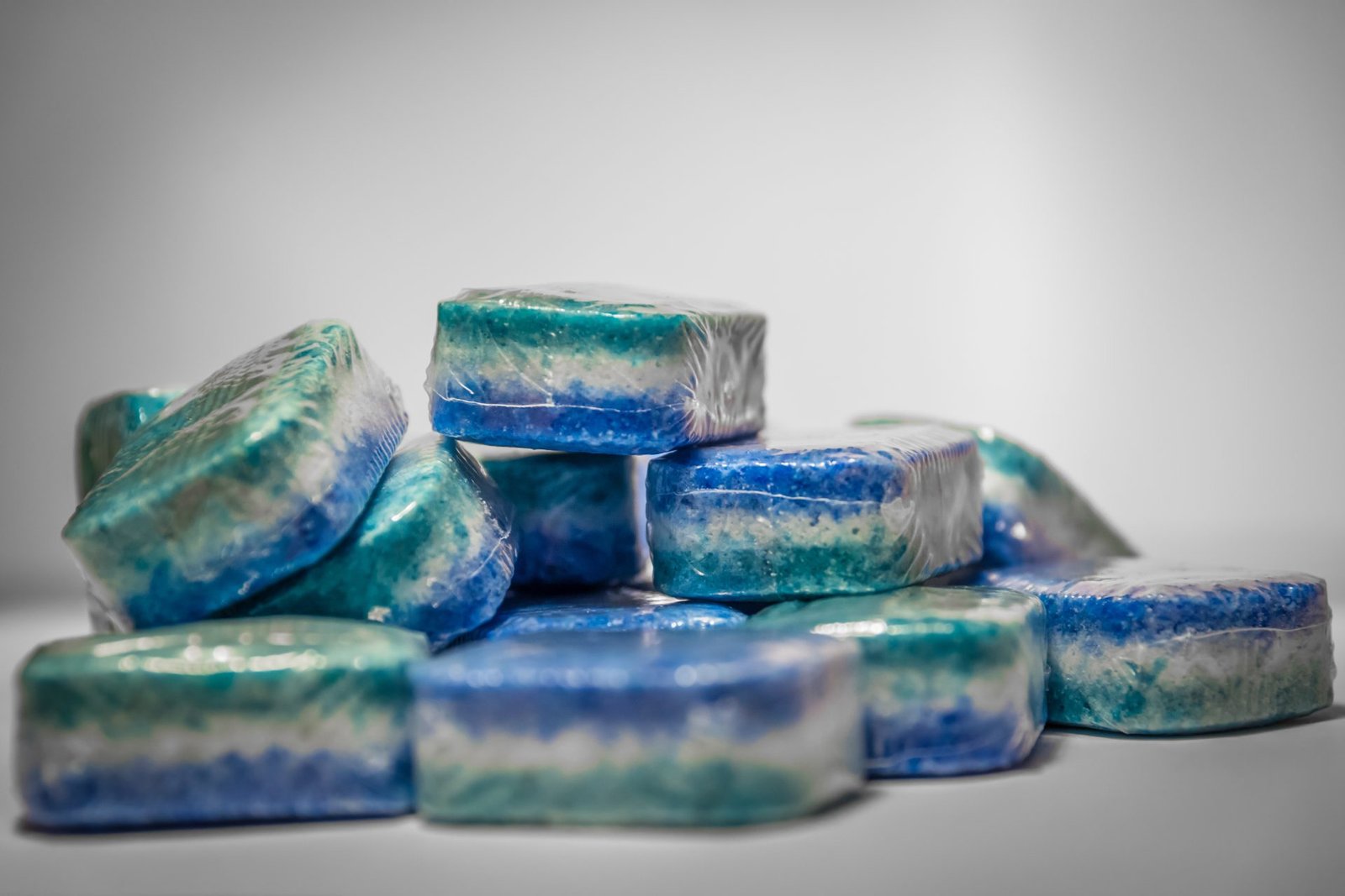Redlemon Bunch Of Dishwasher Tablets Randomly Stacked Blu 2026 03 18 16 12 17 Utc Compressed