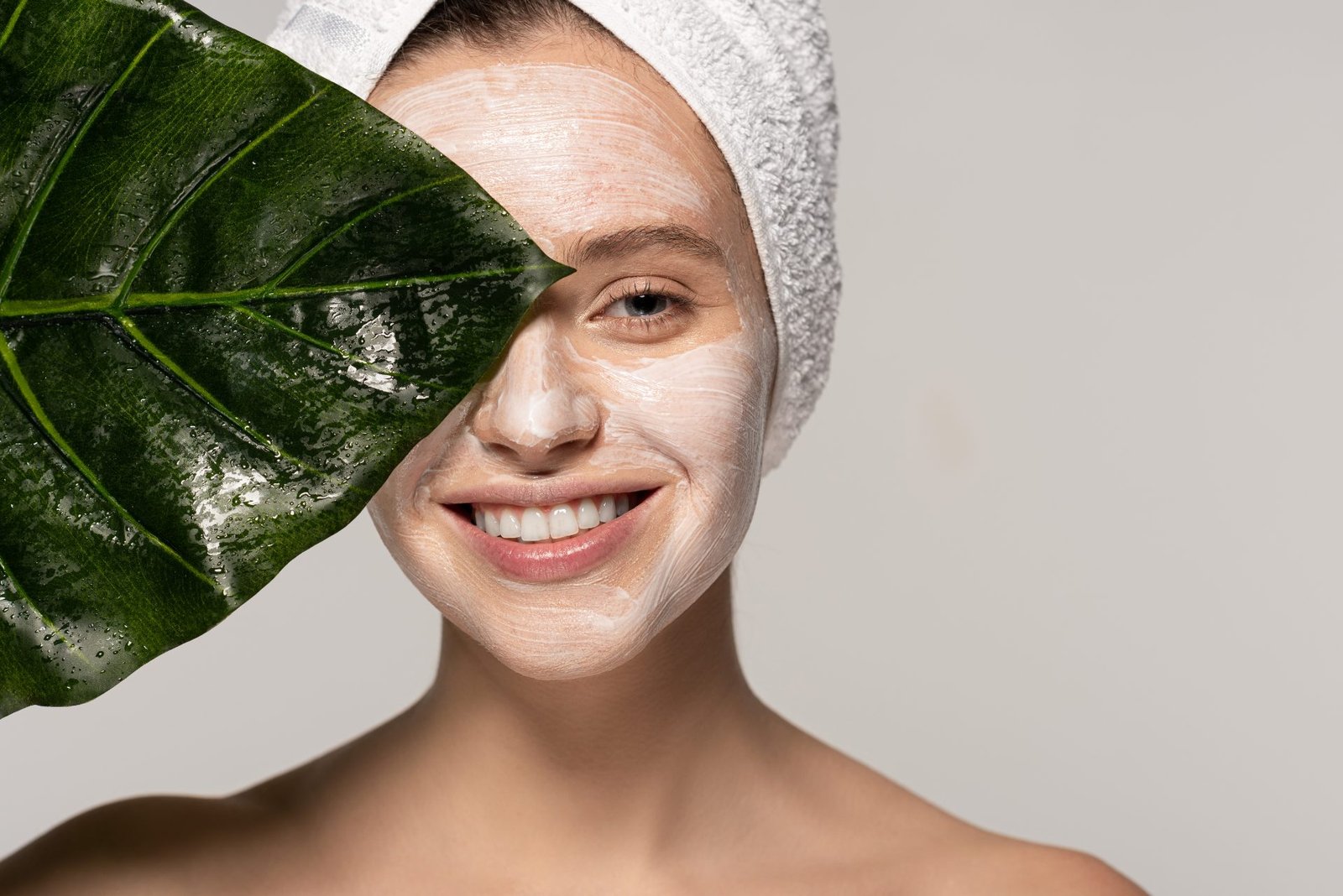 Redlemon Happy Young Woman With Cosmetic Mask On Face And T 2026 03 12 23 51 45 Utc Compressed