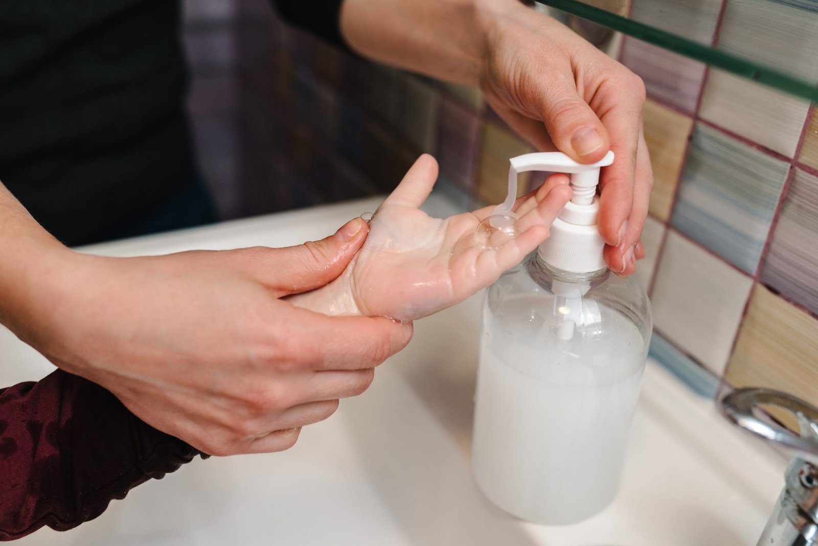 Redlemon Mom Tells Child How To Wash Her Hands With Antibac 2026 03 17 21 47 00 Utc Compressed