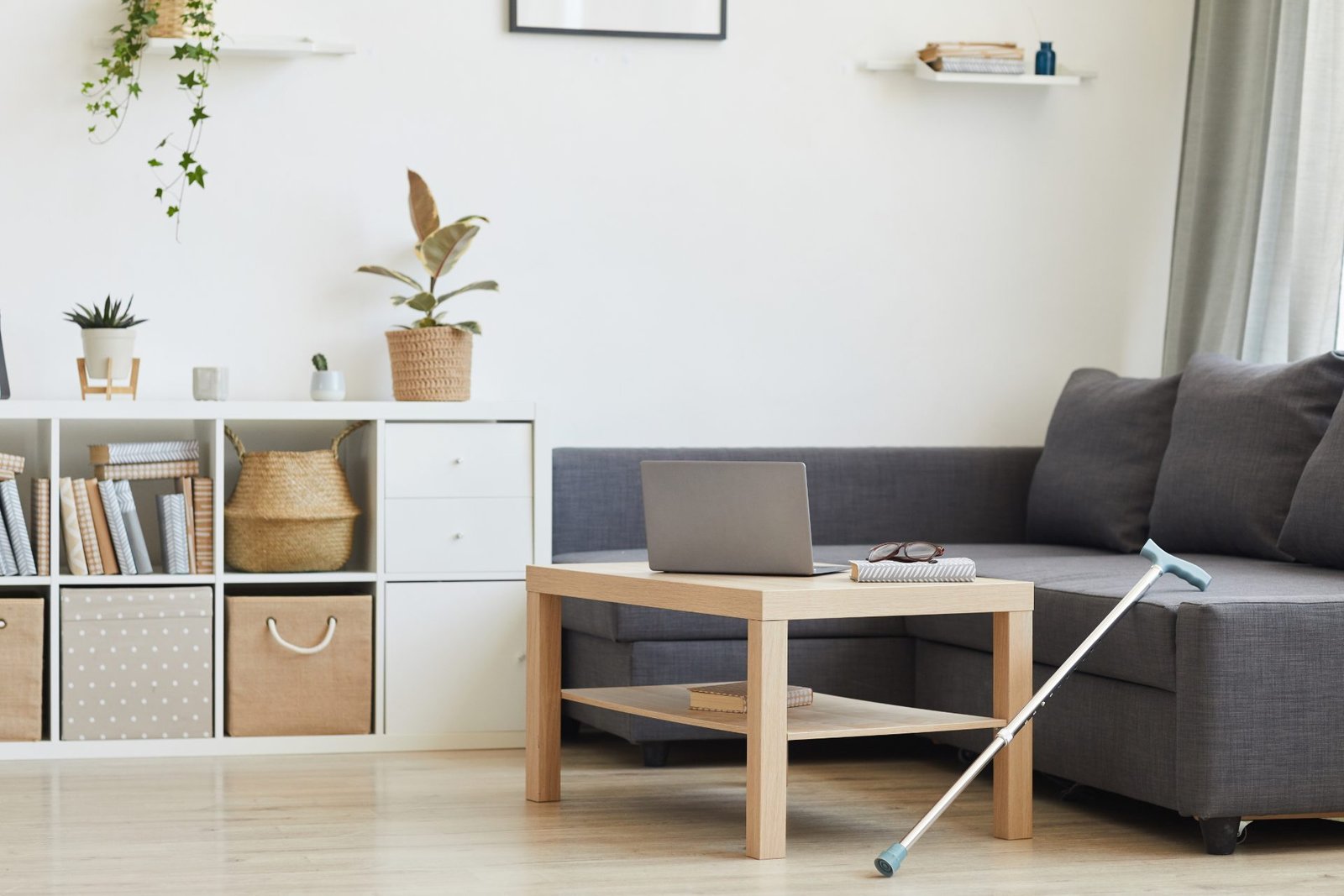 Redlemon Neutral Living Room With Couch Table And Crutch 2026 03 18 15 58 00 Utc Compressed 副本