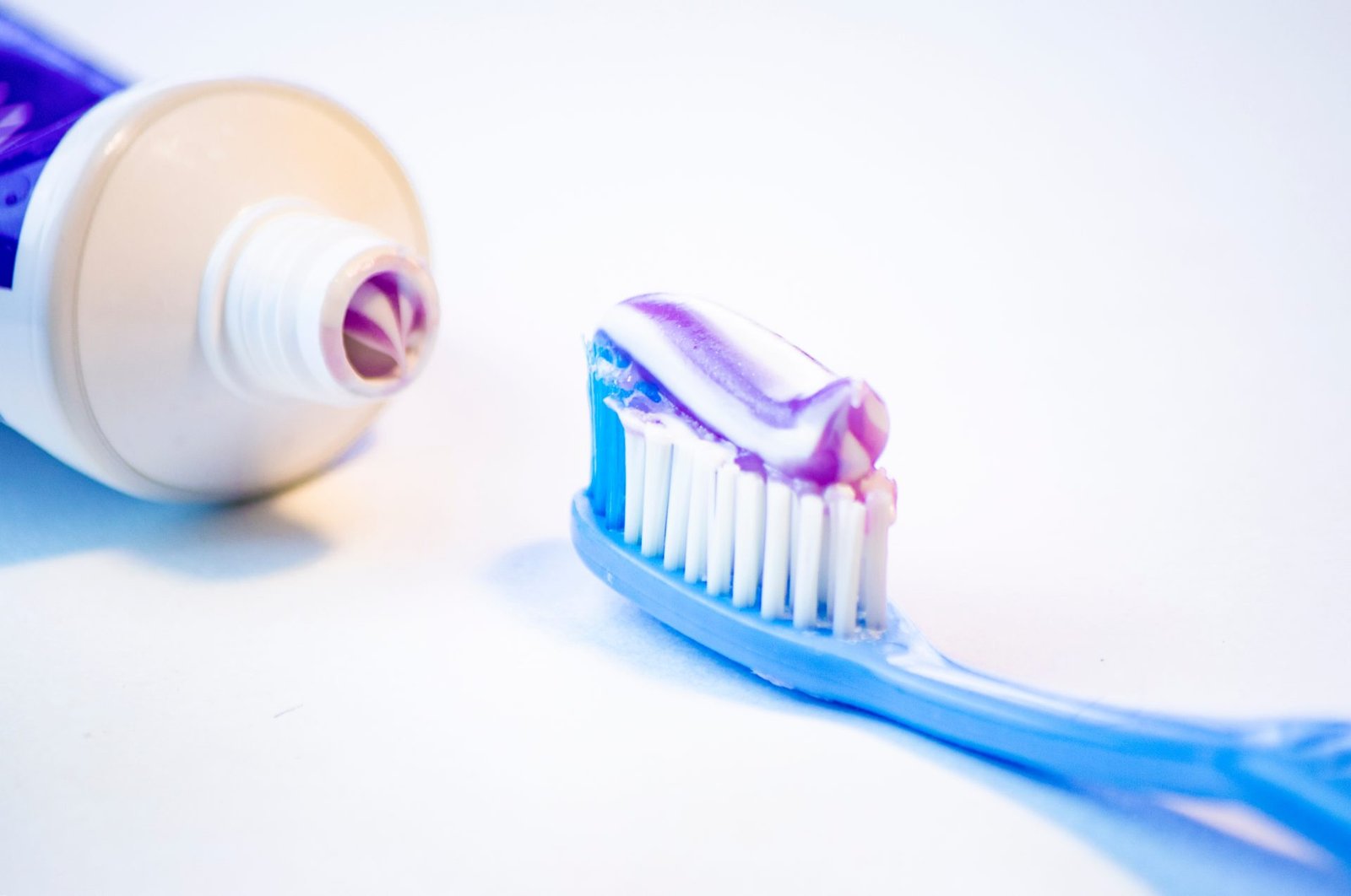 Redlemon Toothbrush For Cleaning Teeth With Toothpaste On A 2026 03 16 04 26 50 Utc Compressed