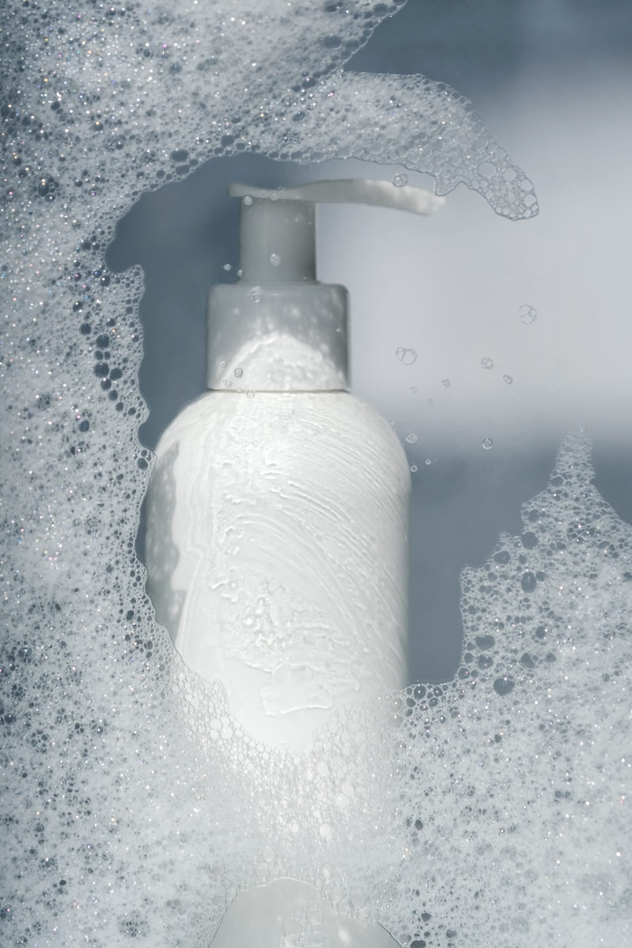 Redlemon White Soap Dispenser Surrounded By White Foam Bubb 2026 03 24 04 15 27 Utc Compressed