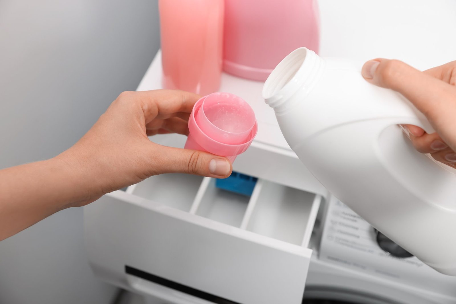Redlemon Woman Pouring Laundry Detergent From Bottle Into C 2026 03 27 01 38 03 Utc Compressed