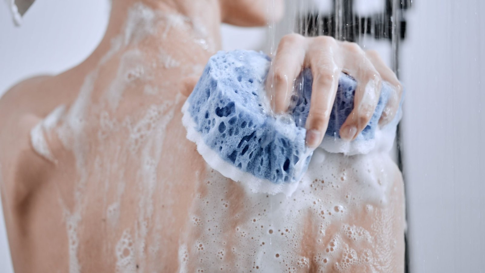 Redlemon Woman Washing In The Shower With A Blue Sponge 2026 01 07 07 22 29 Utc Compressed